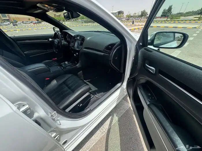 Chrysler 300S 2018 like new 17