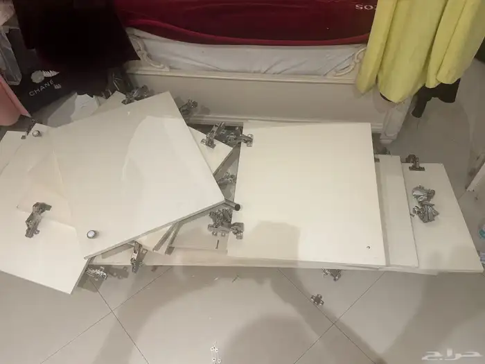 طاولة طعام دولاب ملابس دواليب صحون دواليب زينة دواليب كتب 2
