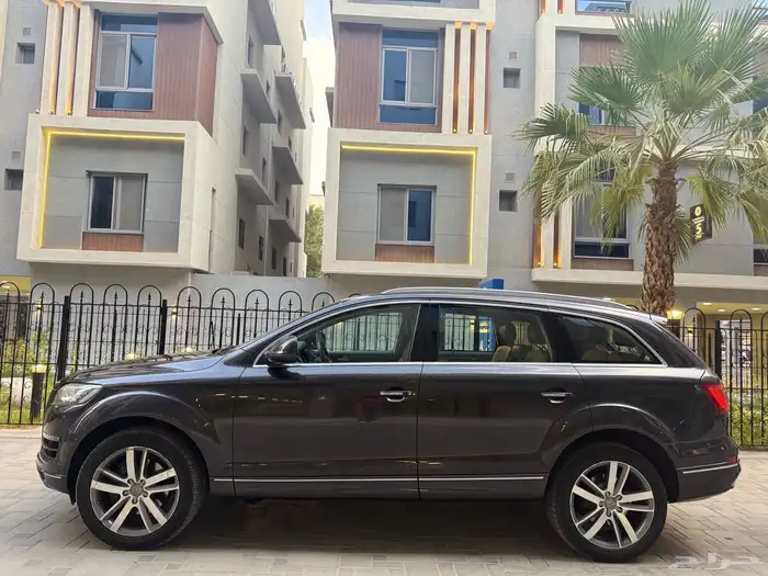 Audi Q7 2014 مخزن 6