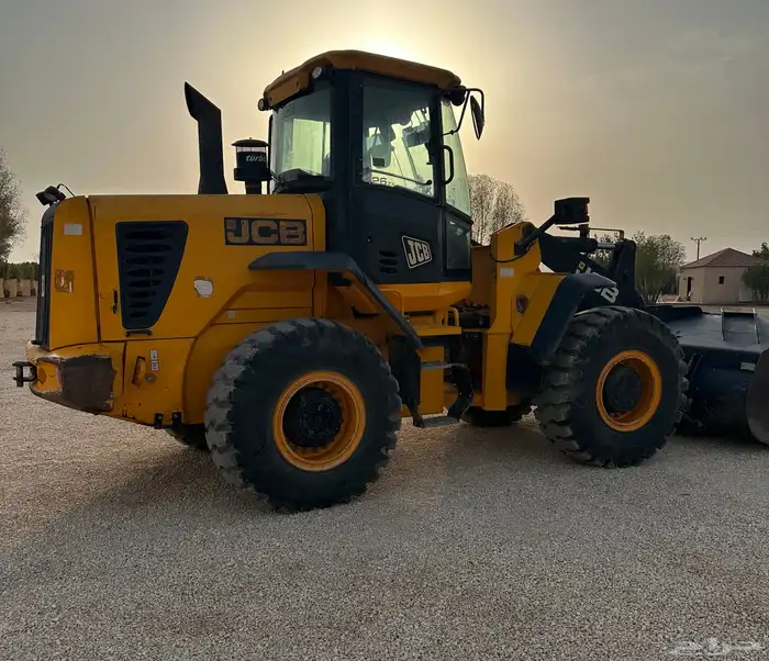شيول Jcb موديل 2011 نظيف 3