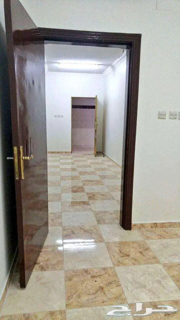 شقة غرفة مطبخ خدمة دورة مياه لفرد عمارة عوائل 0