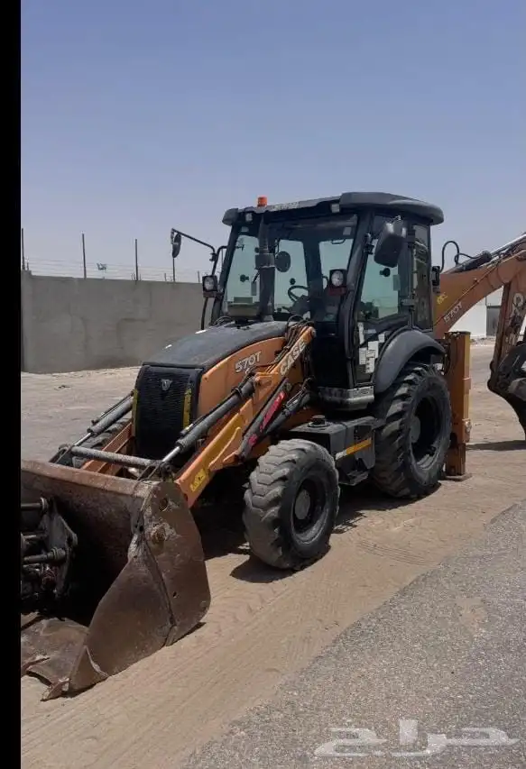 بوكلينات وجي سي بي وشيولات لإيجار العلا 1