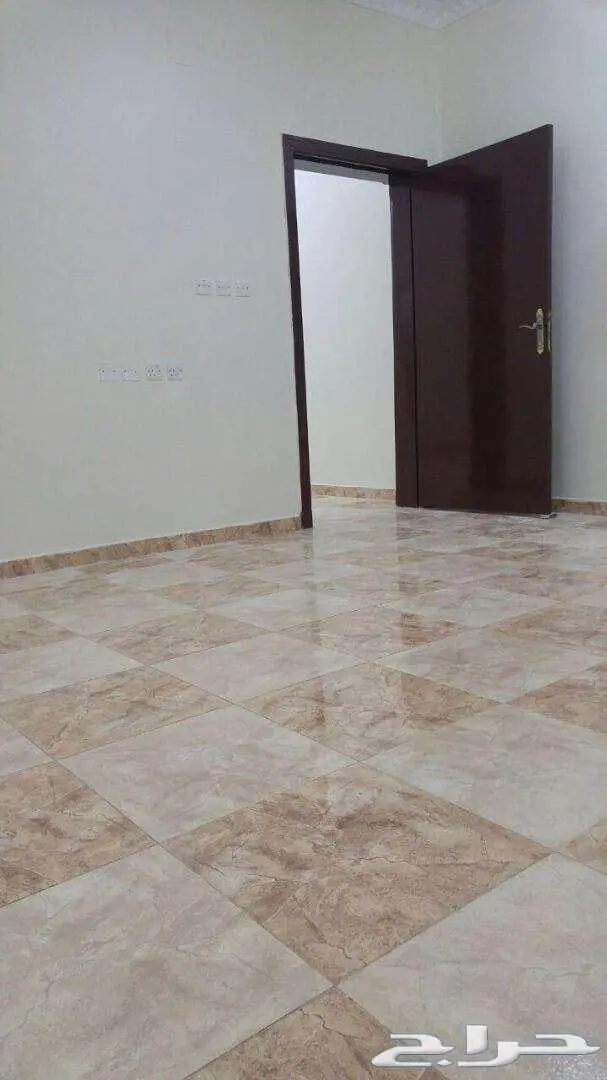 شقة غرفة مطبخ خدمة دورة مياه لفرد عمارة عوائل 1