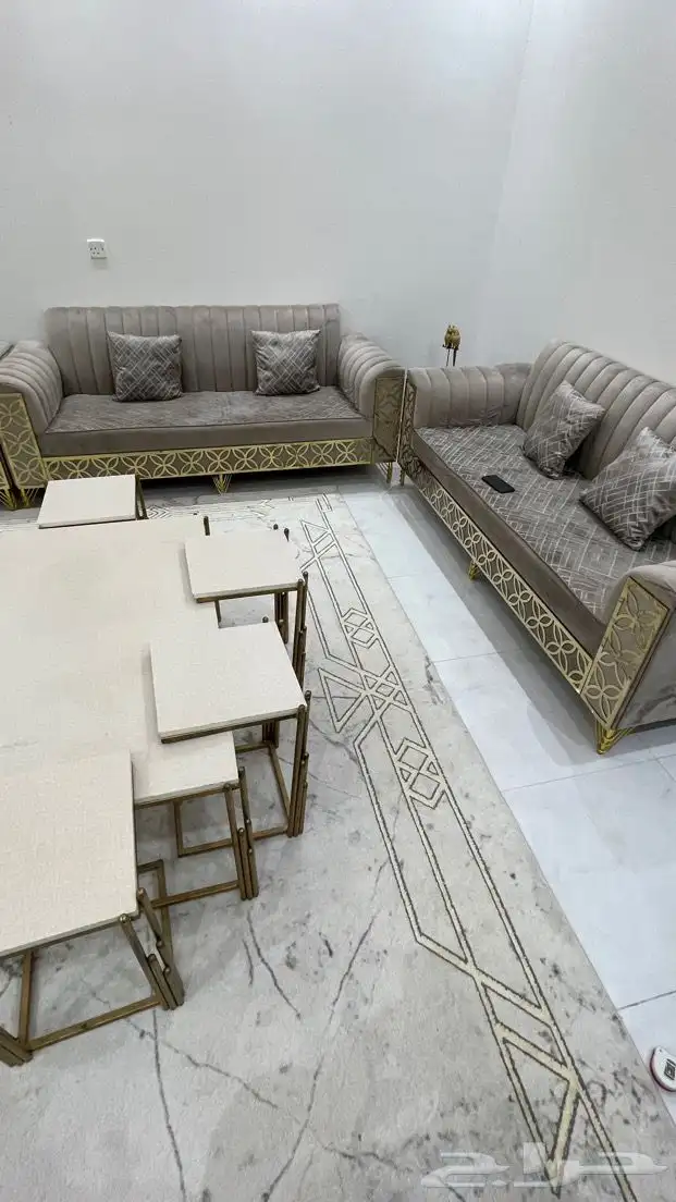 للبيع كنب  ستاره   طاولةضيافه  6طاولات خدمه طاولة مدخل بيت 3