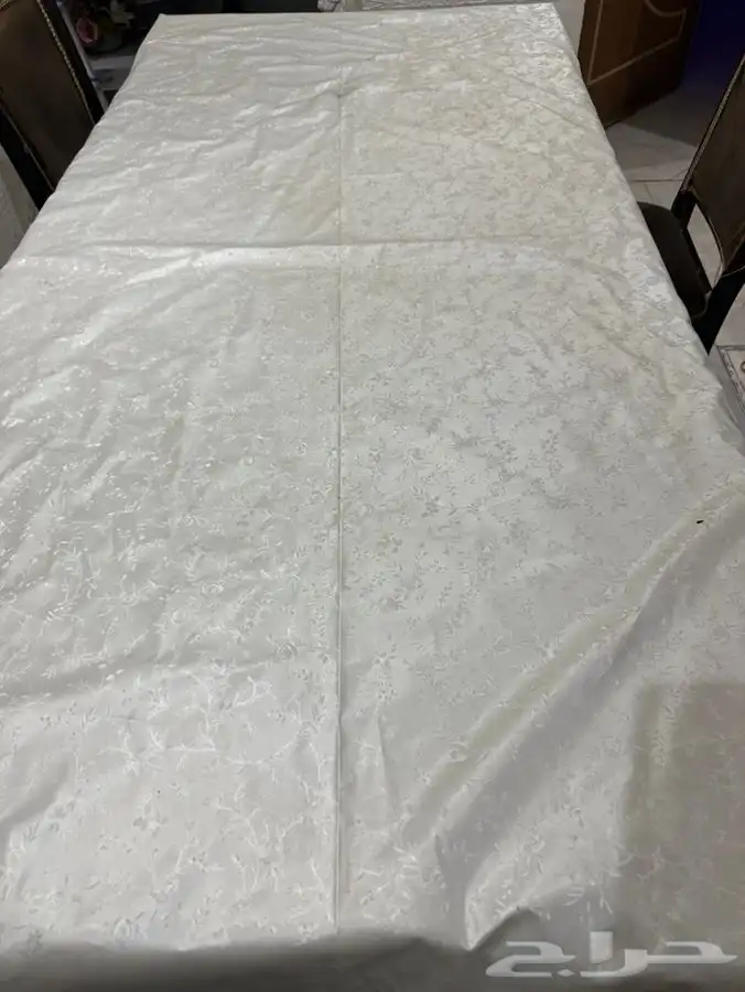 طاولة طعام مع كراسي 3