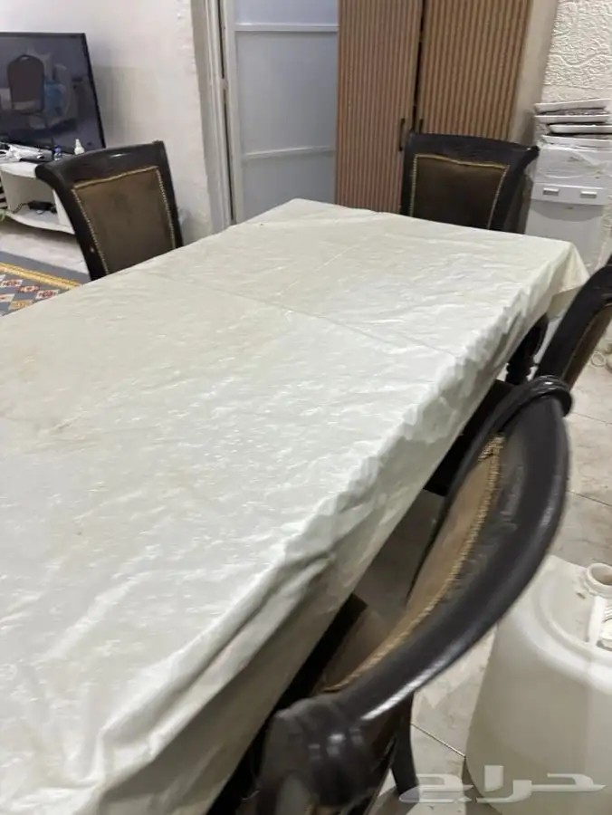 طاولة طعام مع كراسي 0