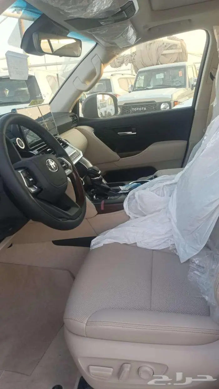 تويوتا لاندكروزر GXR4 بنزين سعودى 2025 اسود 11