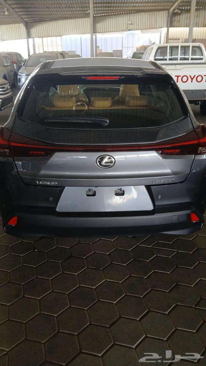 لكزس UX300 هايبرد 2024 2