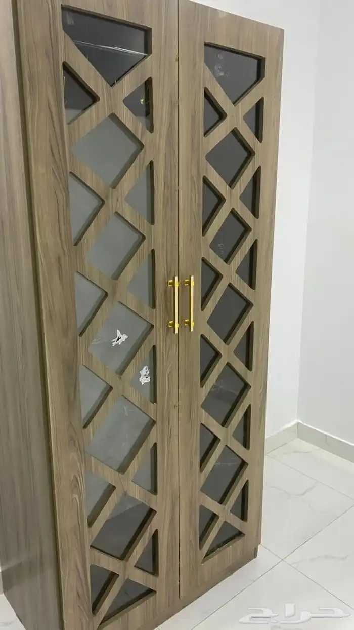 دولاب عبايات نظيف جدا 0