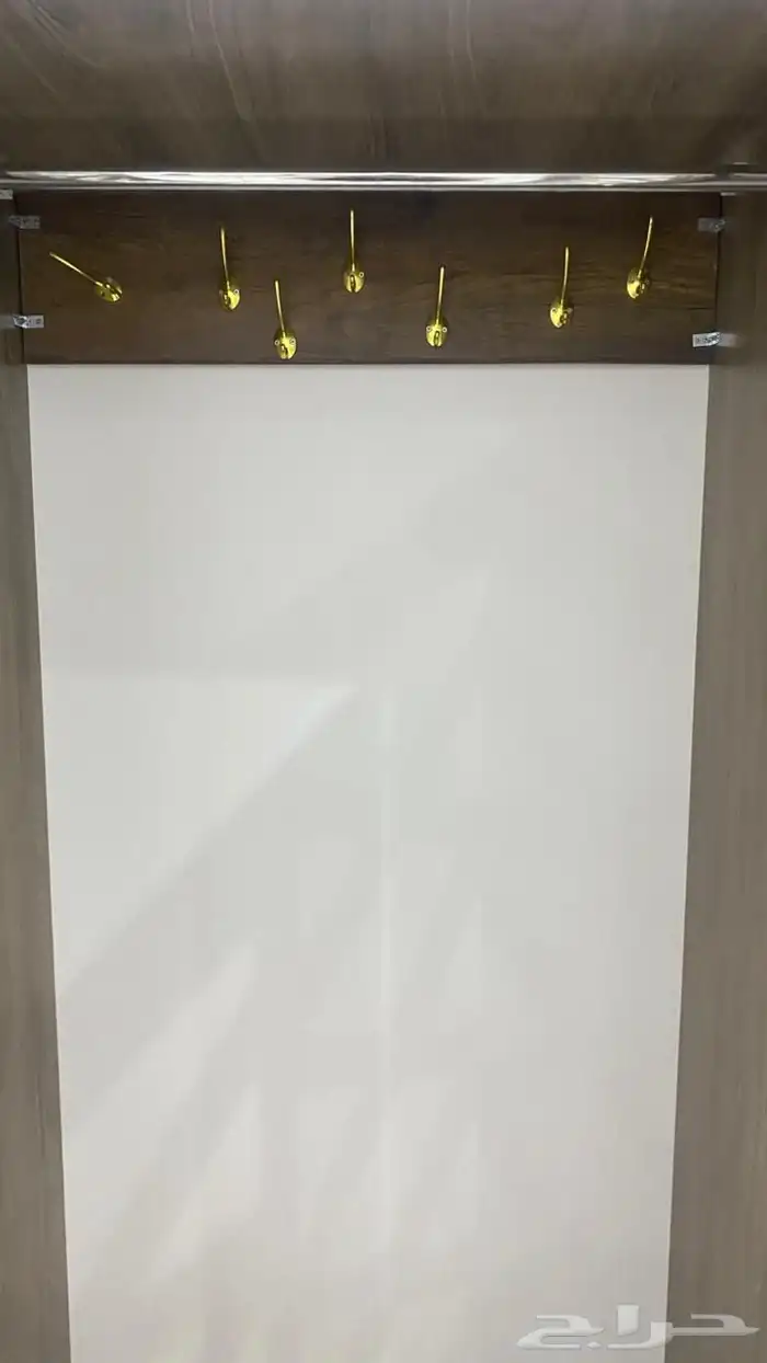 دولاب عبايات نظيف جدا 1