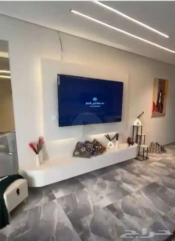 شاليه بالأثاث فندقي فاخر مطل على المطار في طريق الميه 7