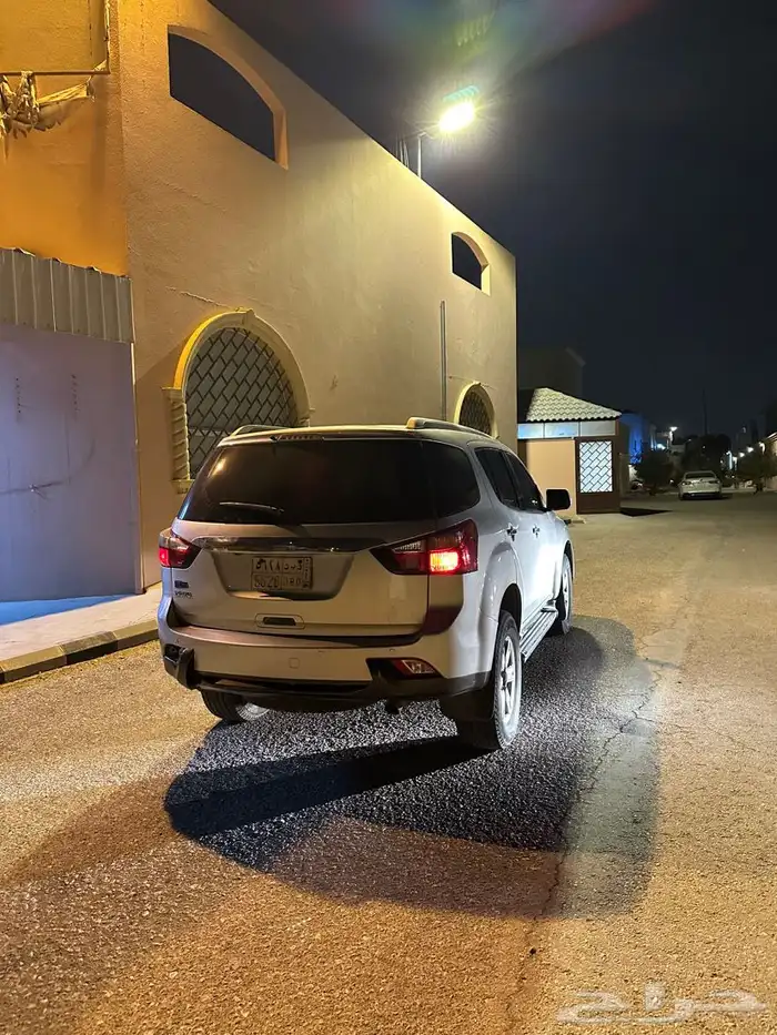 جيب ايسوزو 2015 فل كامل 5