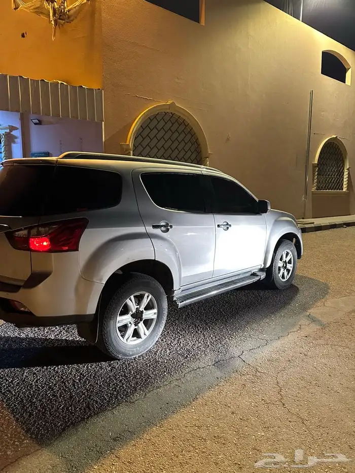 جيب ايسوزو 2015 فل كامل 4
