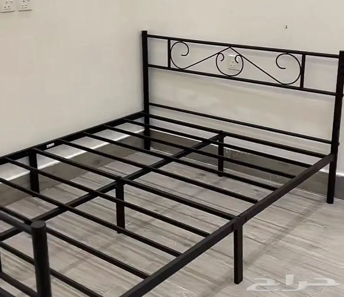 سرير مع مرتبة 0
