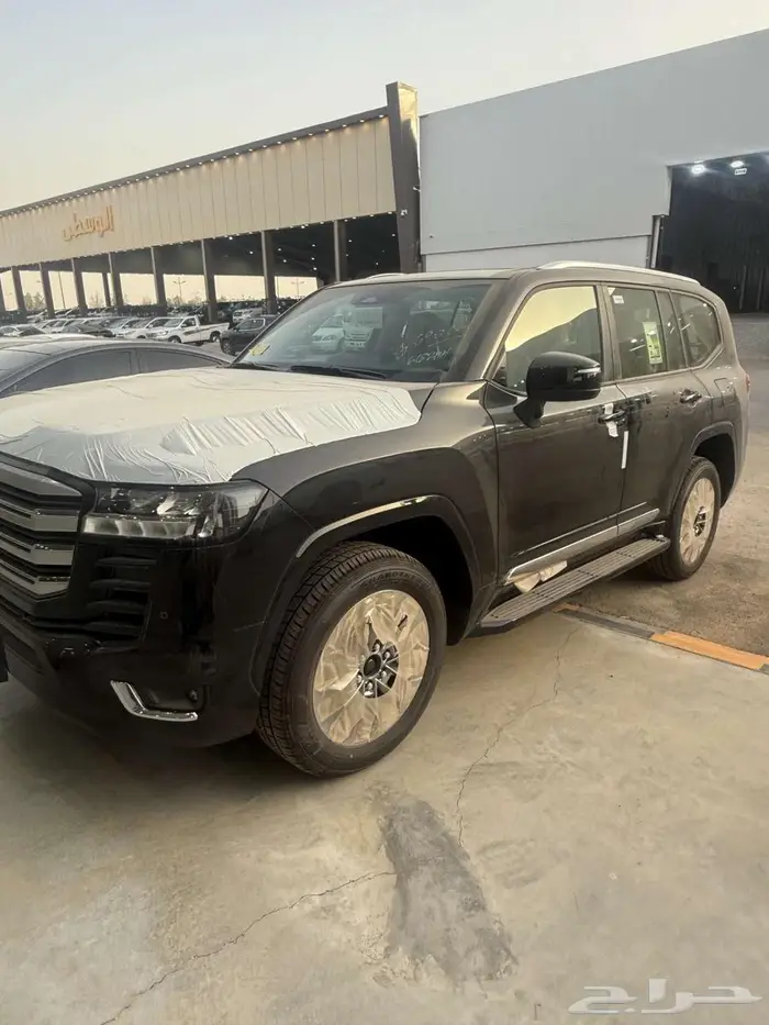 تويوتا لاندكروزر GXR4 بنزين سعودى 2025 اسود 3