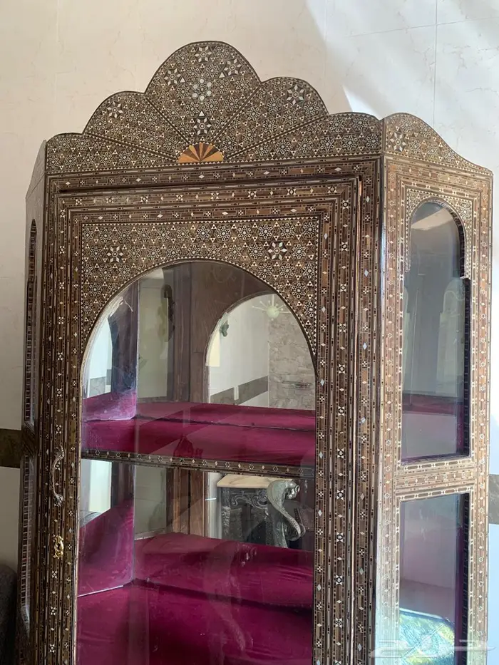 فاترينا انتيك شغل دمشقي موزاييك مطعم بصدف العمر 18 سنة 2