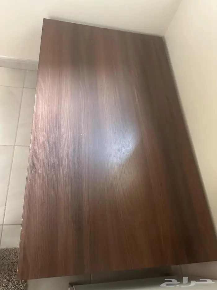 طاولة من هوم سنتر 1