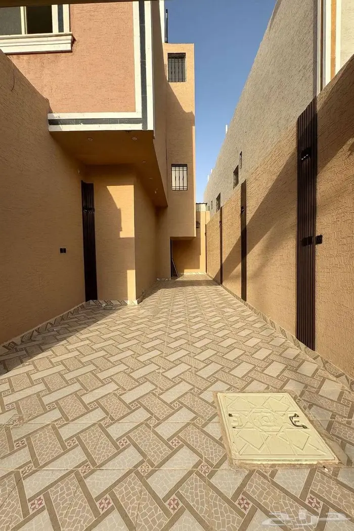 دور للبيع مع سطح   مساحة واسعة 360م 3