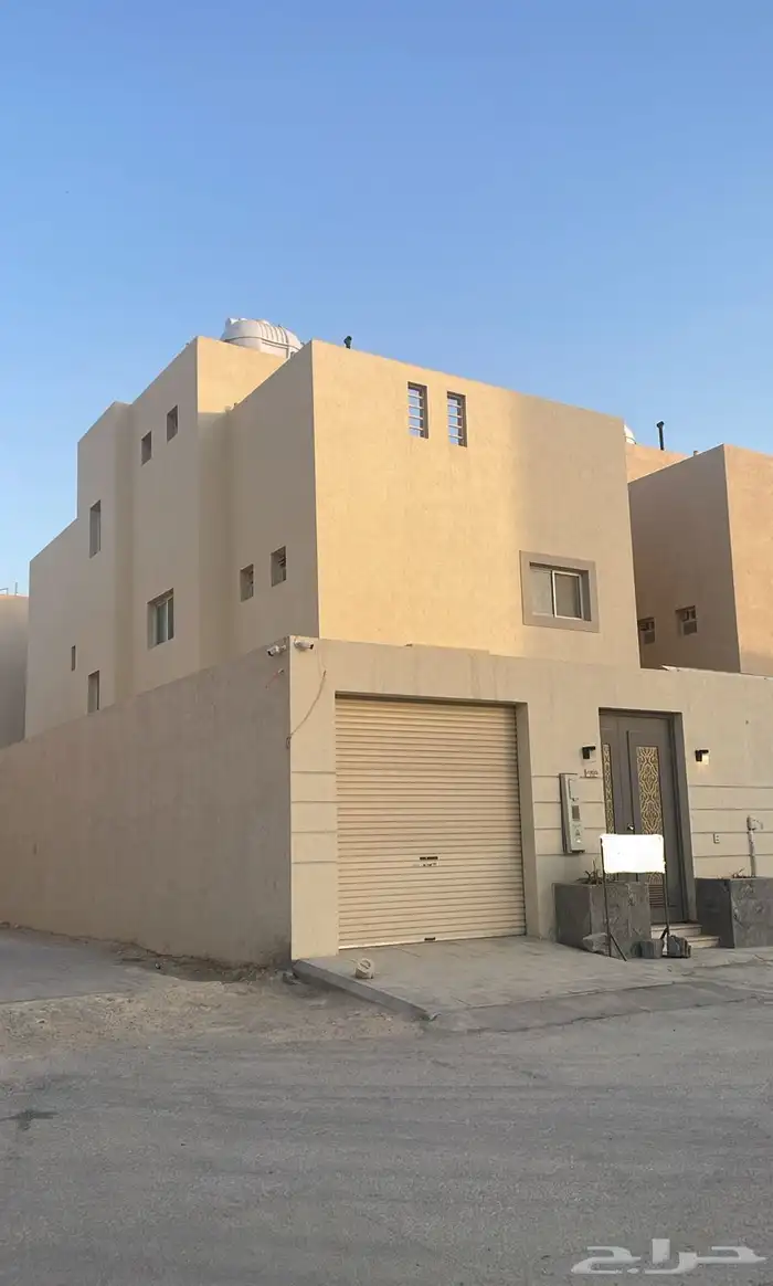 للبيع فيلا درج داخلي في حي الجنادرية 0