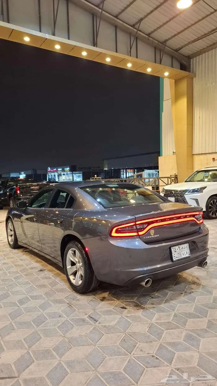 دودج تشارجر SXT 2018 فتحة سقف 3