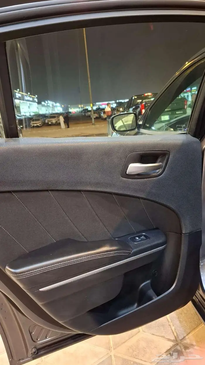دودج تشارجر SXT 2018 فتحة سقف 12