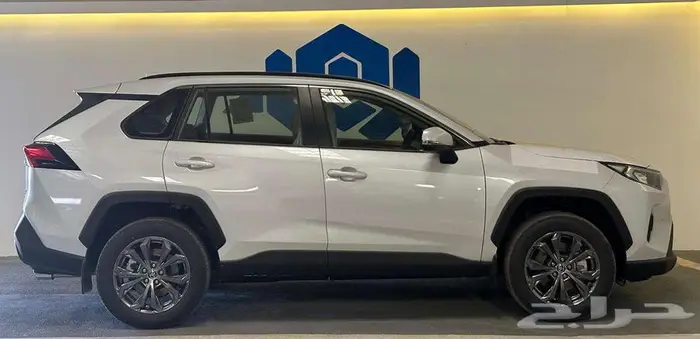 تويوتا RAV4 XLE 4X4 2025 1