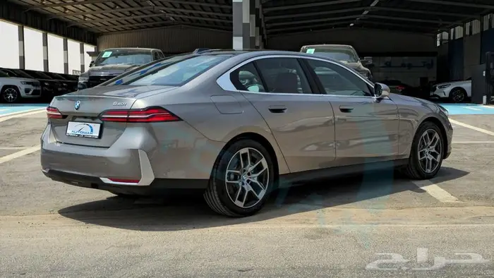 بي ام دبليو 520i خليجي 2025 اصفار مع ضمان الوكيل 6