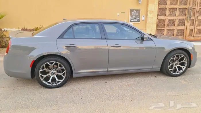 كرايسلر S300 اسمنتي نظيف 2018 6