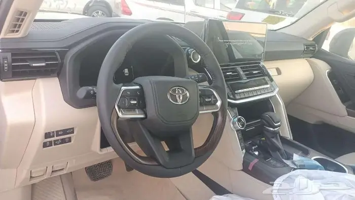 تويوتا لاندكروزر GXR4 بنزين سعودى 2025 اسود 10