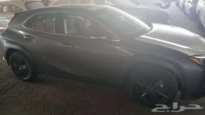 لكزس UX300 هايبرد 2024 1