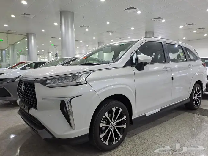 تويوتا فيلوز GLX 2025 ( لون رمادي ولون ابيض ) 1