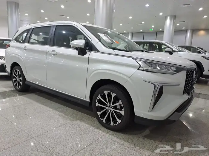 تويوتا فيلوز GLX 2025 ( لون رمادي ولون ابيض ) 2