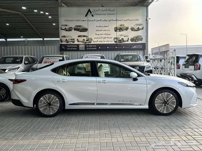 تويوتا كامري LE هايبرد 2025 3