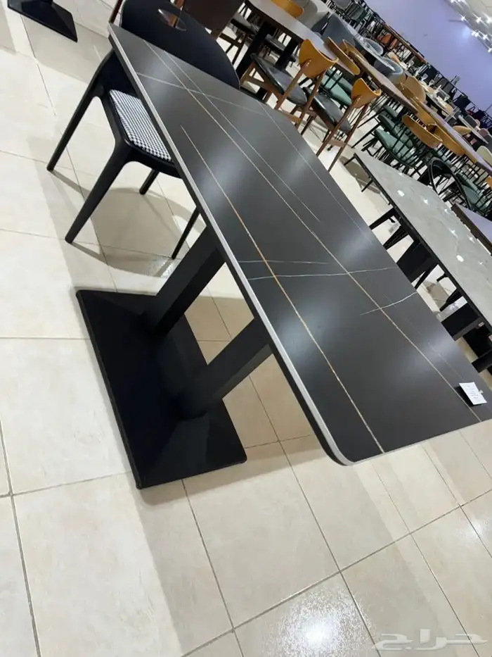 طاولات كوفي ومطاعم مختلفة 2