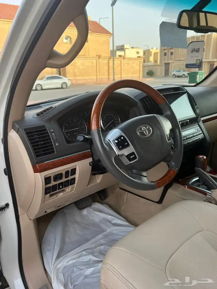 لاندكروزر 2014 بريمي 0