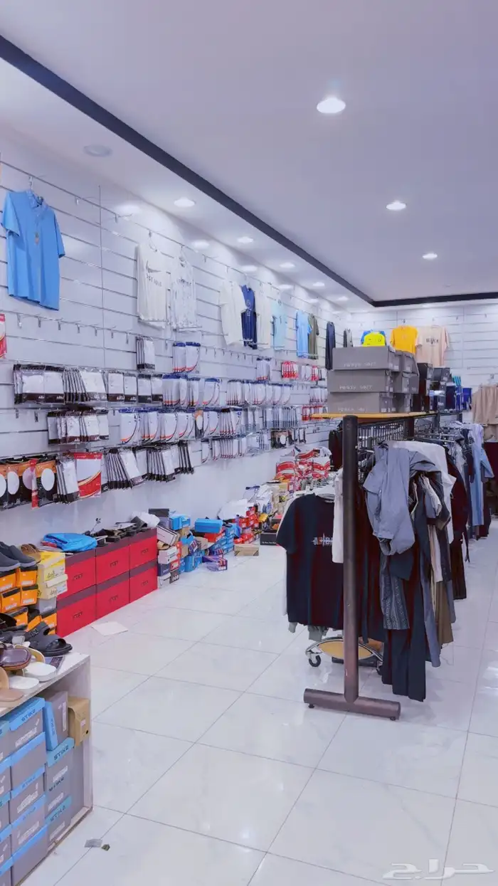 محل ملابس متكامل رجالي نسائي اطفال للبيع او التقبيل 2