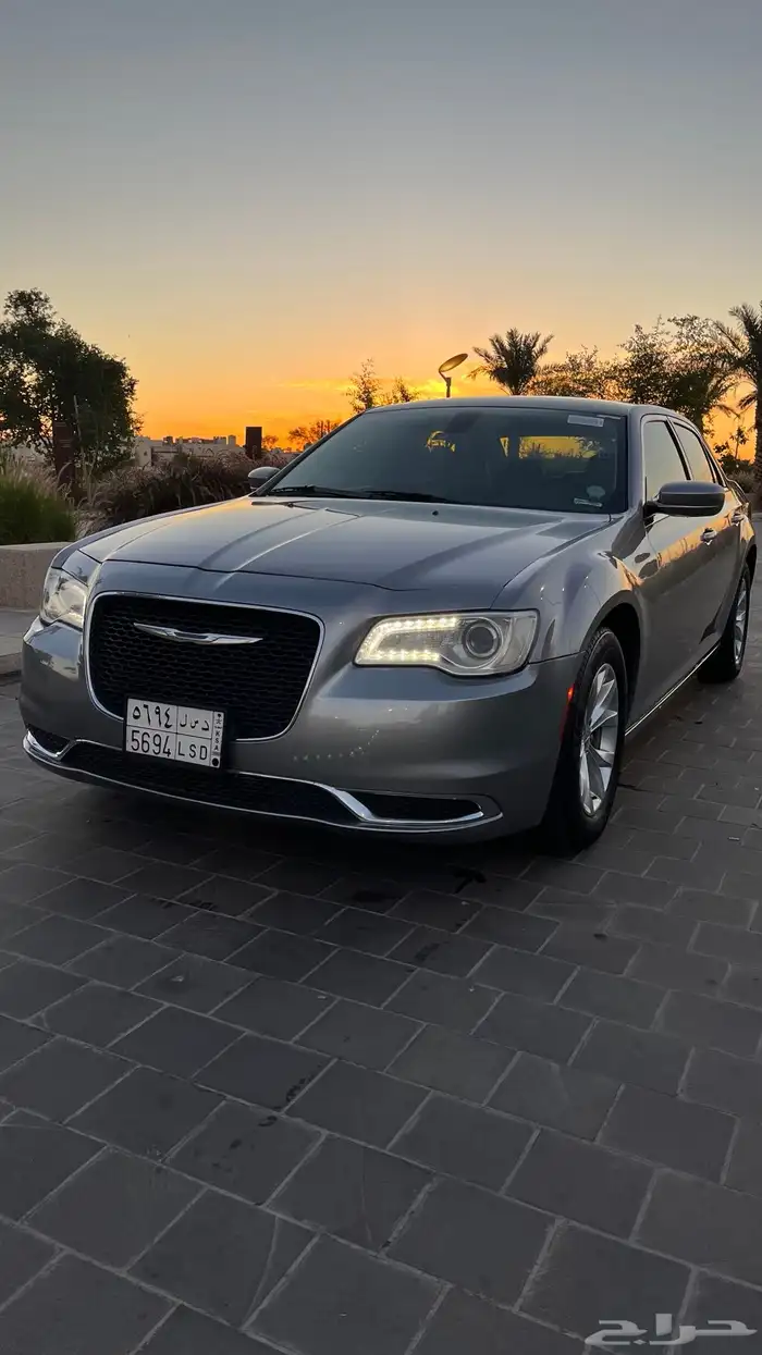 كرايسلر 300c نضيف ممشى قليل 3