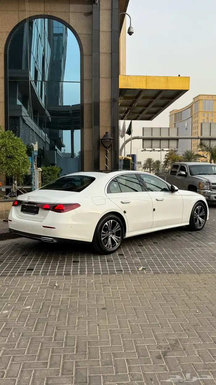 مرسيدس e200 شبه زيرو 2025 4