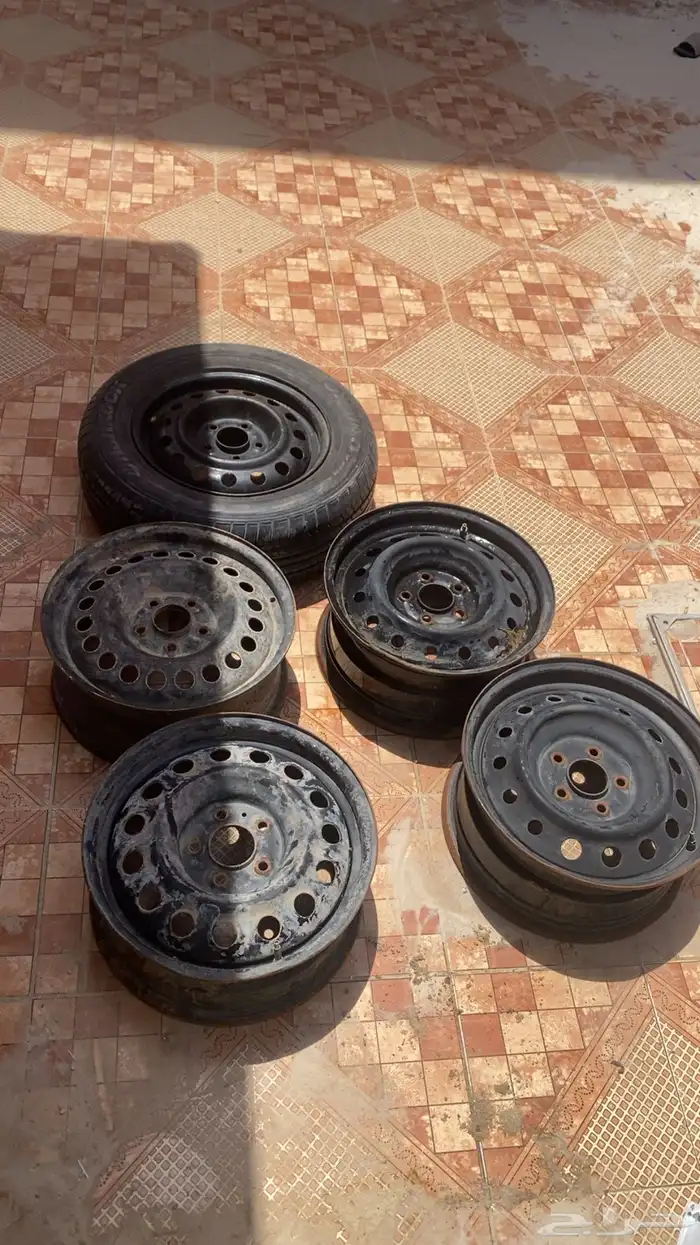 اربع جنوط مقاس 17 وواحد 16 1