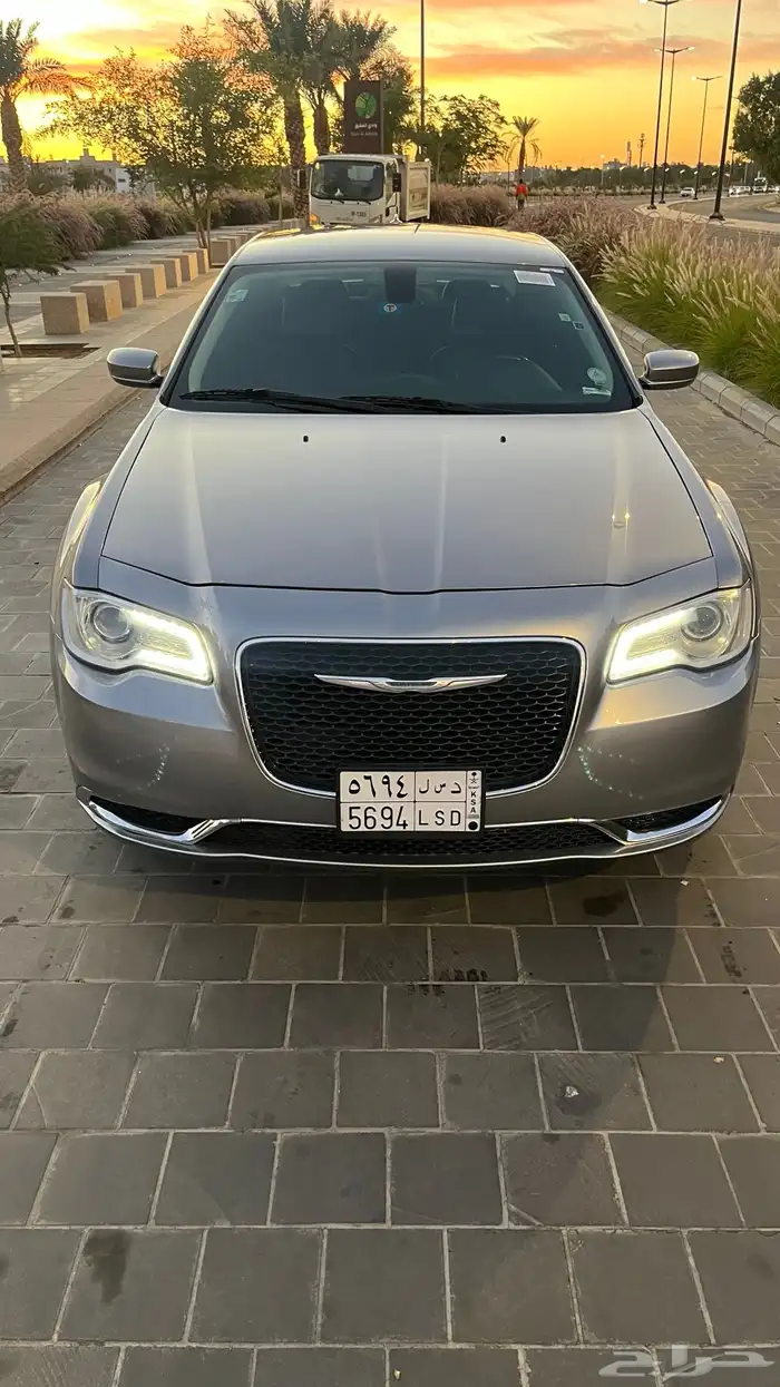 كرايسلر 300c نضيف ممشى قليل 35