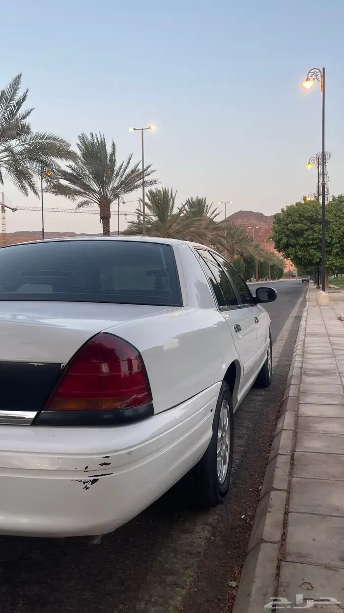 فورد كراون فكتوريا فئة LX (امريكي) 4