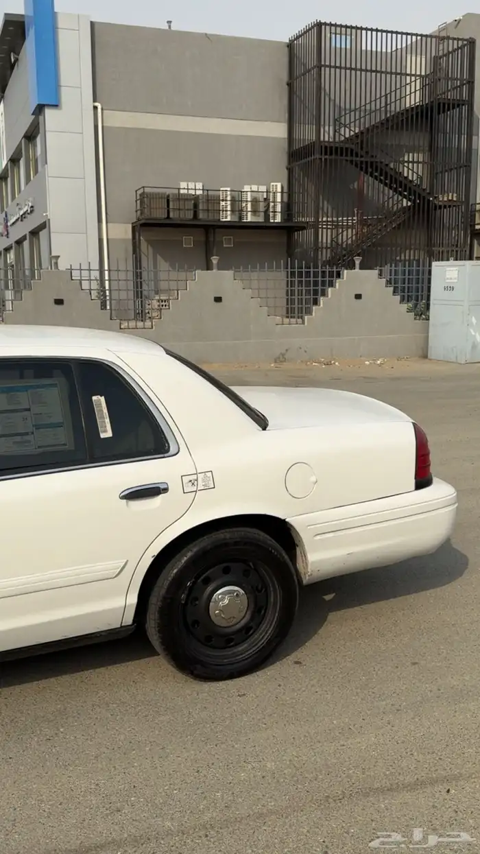 فورد فكتوريا 2012 ممشى 125 حكومي للبيع او البدل 6