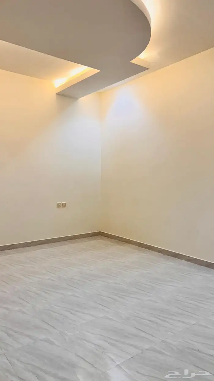 شقه ارضية للإيجار بحي البيان 11