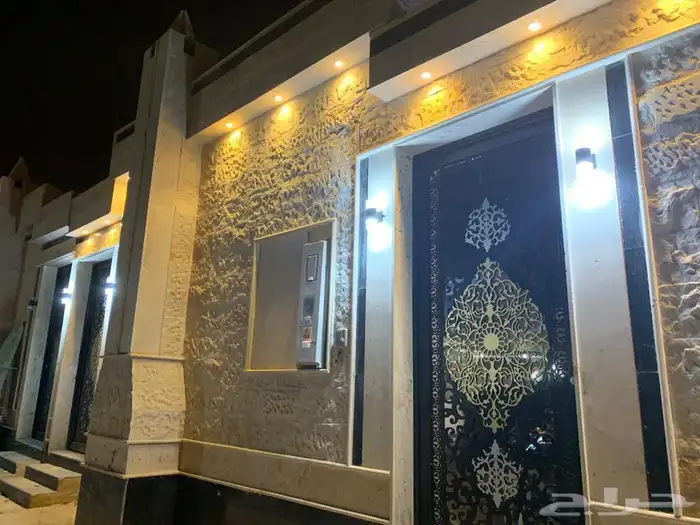 للبيع دور 500 م في حي طريق 5