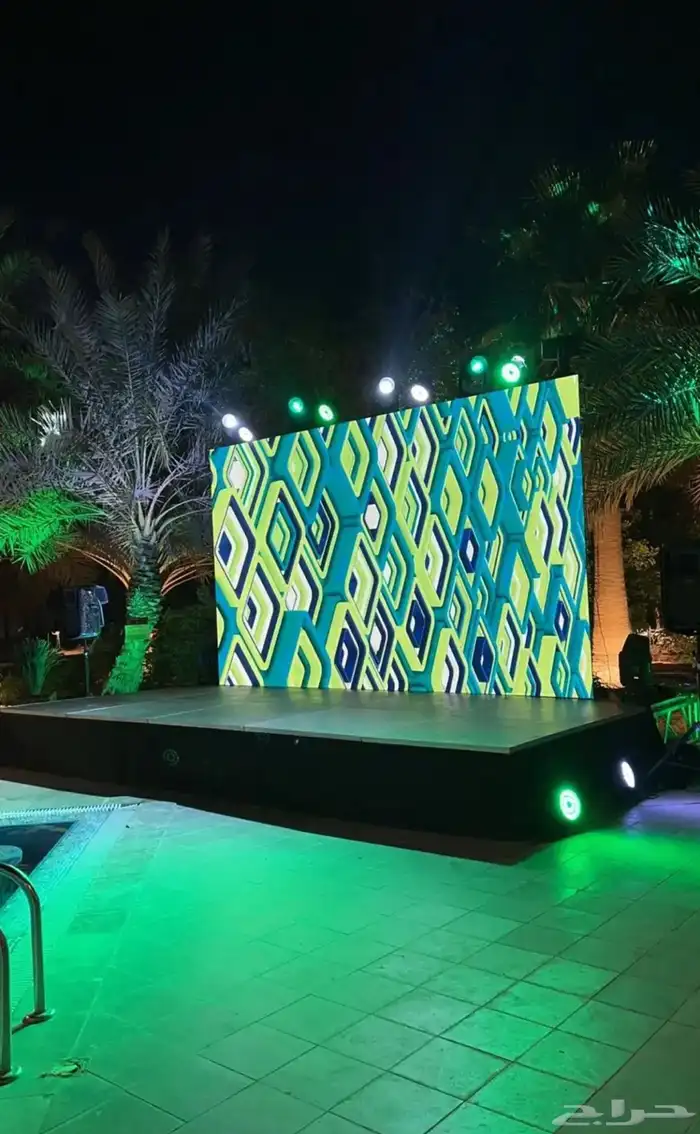 شاشات عملاقة بيع وإيجار أسعار تنافسية جدا 95