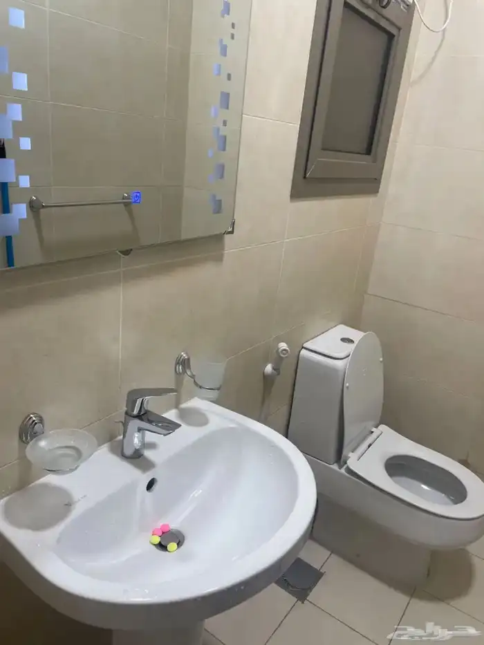 كرسي حمام ومغسله بي اكسسوارتهم. كامله 0