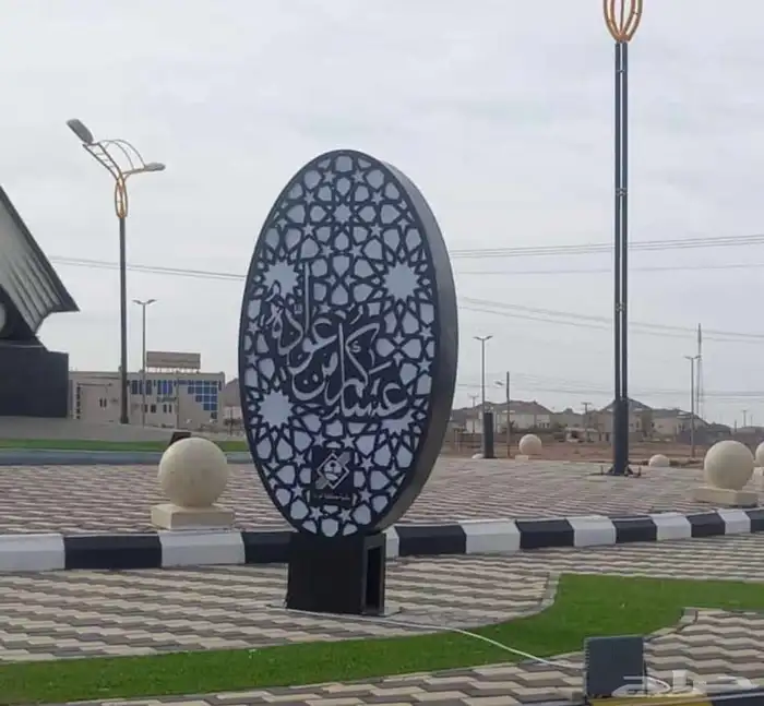 مجسمات اليوم الوطني والتأسيس والخيل والجمال 76