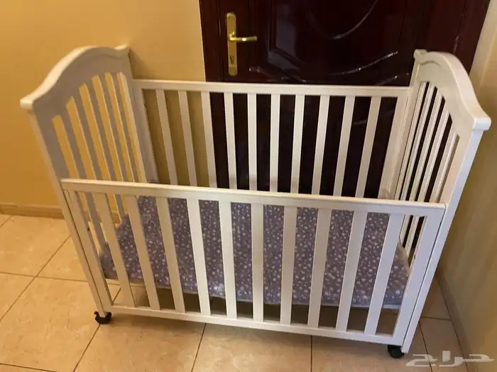 سرير اطفال   عربيه   كرسي سياره بحاله ممتازه 0