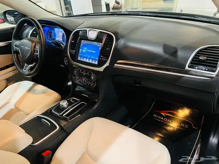 كرايزلر 2015 V6 C300 ( بحالة ممتازة ) 4