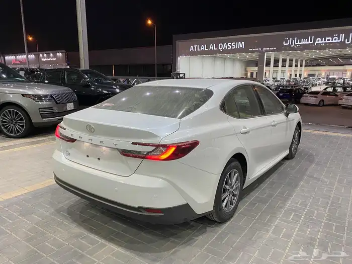 كامري ابيض ستاندر 2025 2